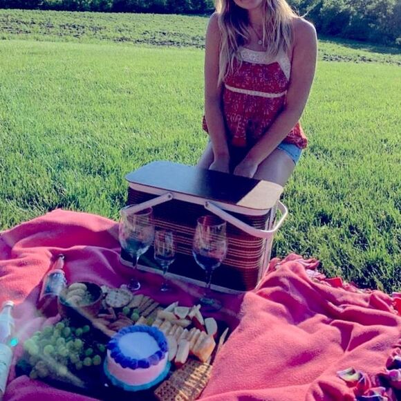 Vintage LARGE Gorgeous Brown Checkered Picnic Basket Straw Woven Wicker - Picture 12 of 12